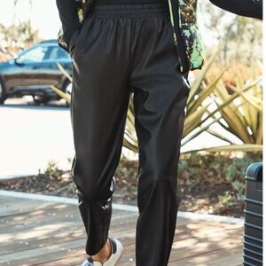 🛍️ Fabletics High Rise Vegan Leather Joggers Pants XL 12-14 Black